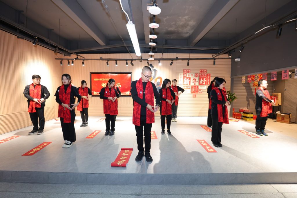 擁抱變化 破浪前行——2025年春節聯歡會精彩回顧