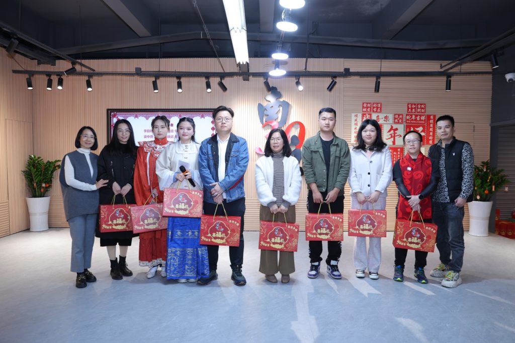 擁抱變化 破浪前行——2025年春節聯歡會精彩回顧